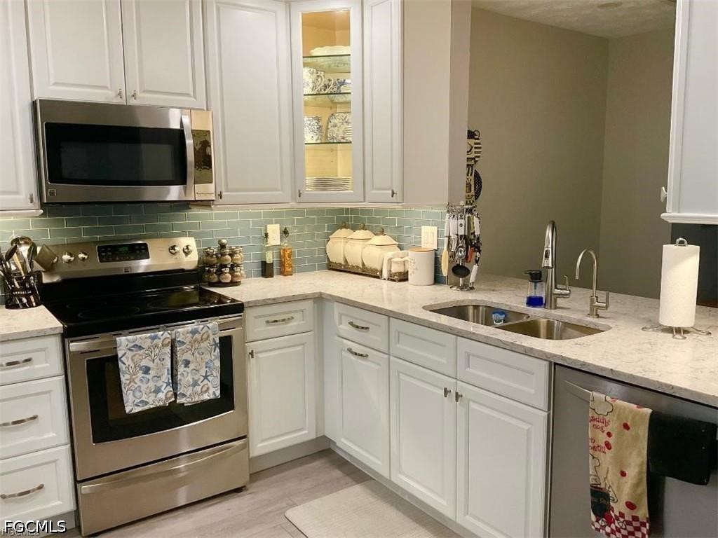 2 Bed Waterfront Home for Sale in Cape Coral, photo 4