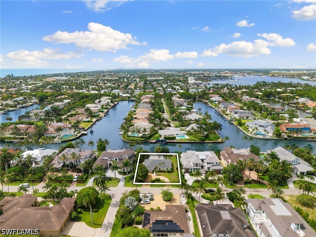 3 Bed Pool Home for Sale in Aqualane Shores, photo 4
