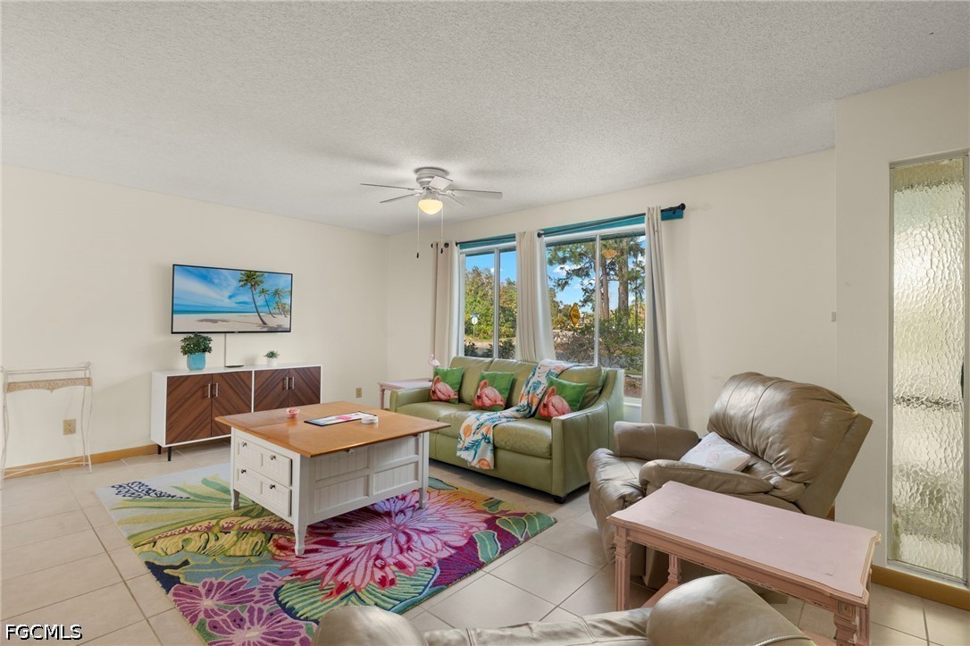 3 Bed Pool Home for Sale in Cape Coral, photo 4