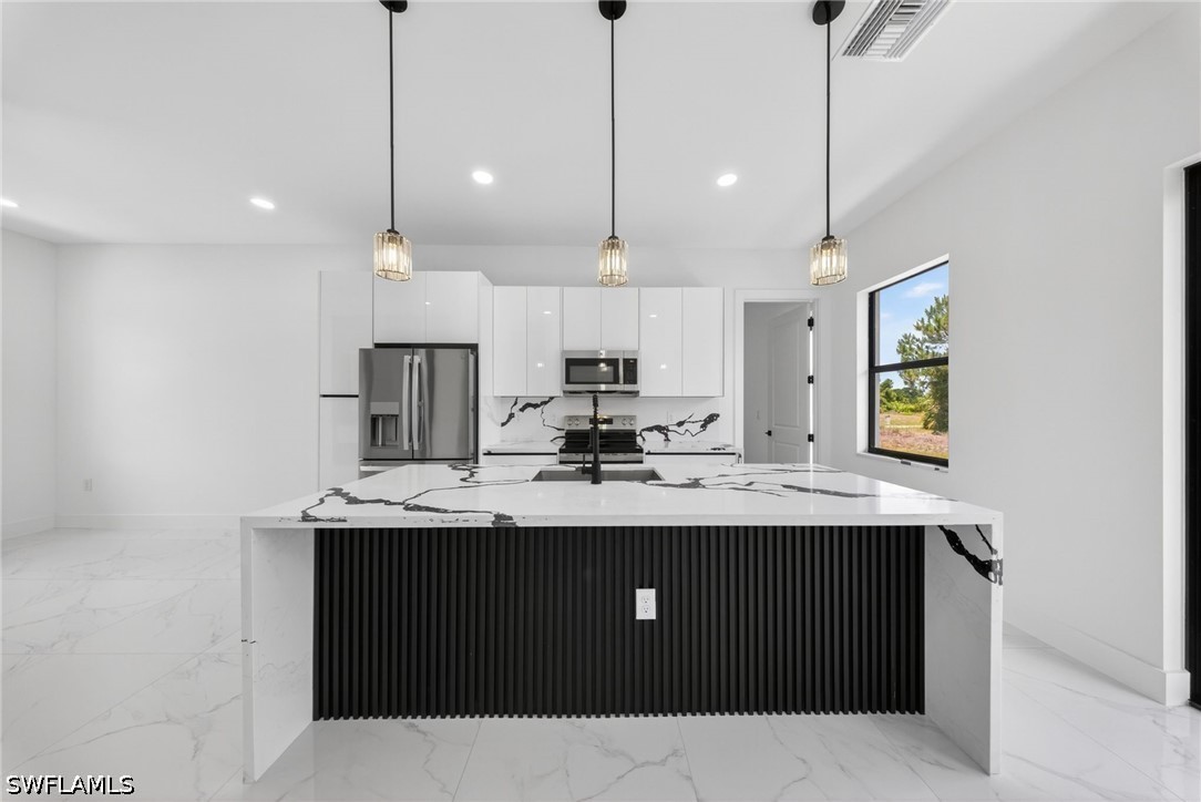 3 Bed SingleFamilyResidence for Sale in Lehigh Acres, photo 4