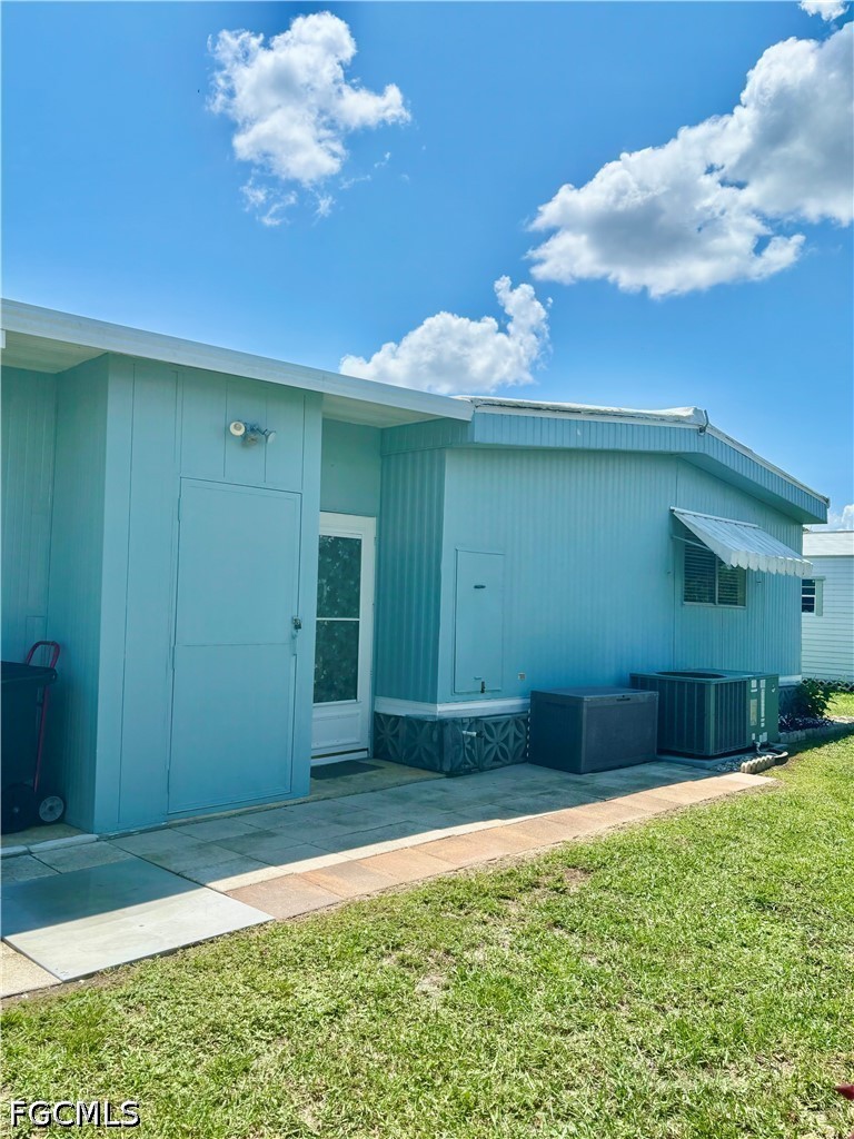 2 Bed ManufacturedHome for Sale in North Fort Myers, photo 4