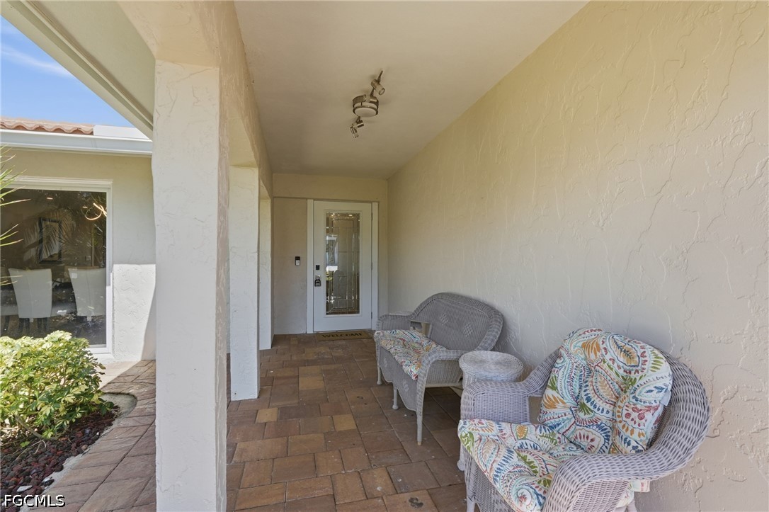 3 Bed Pool Home for Sale in Cape Coral, photo 4