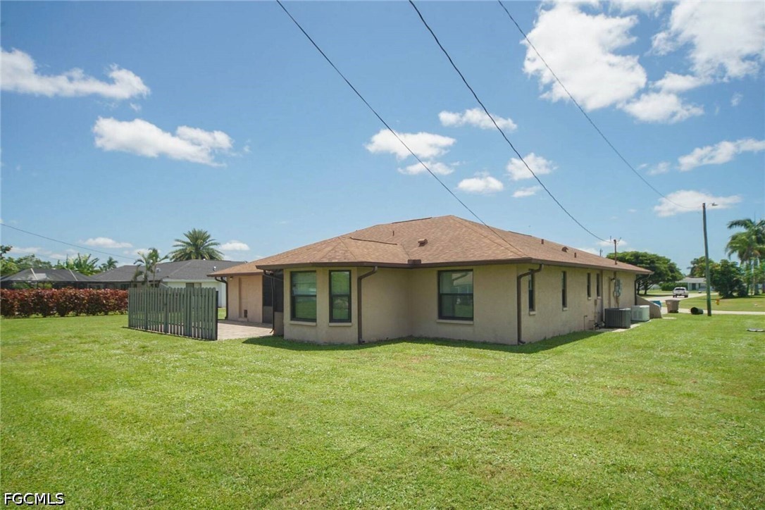 3 Bed SingleFamilyResidence for Sale in Cape Coral, photo 4