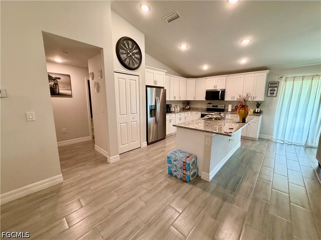 4 Bed SingleFamilyResidence for Sale in Lehigh Acres, photo 4