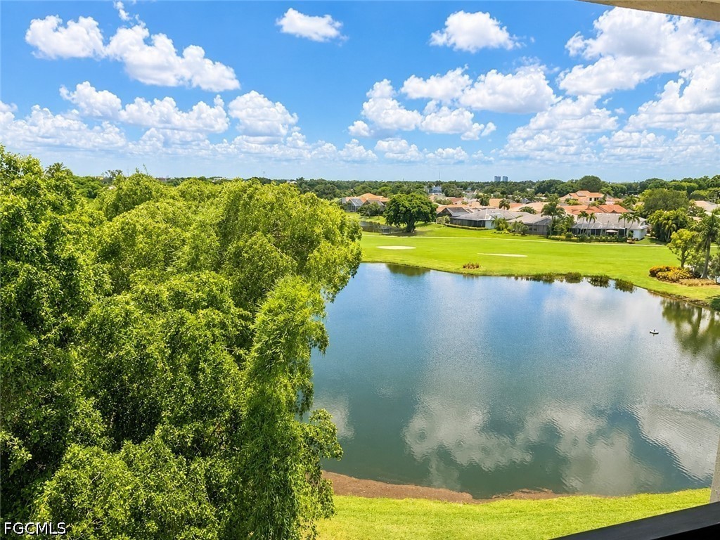 2 Bed Waterfront Home for Sale in Fort Myers, photo 4