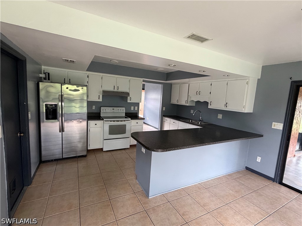 3 Bed SingleFamilyResidence for Sale in Lehigh Acres, photo 4