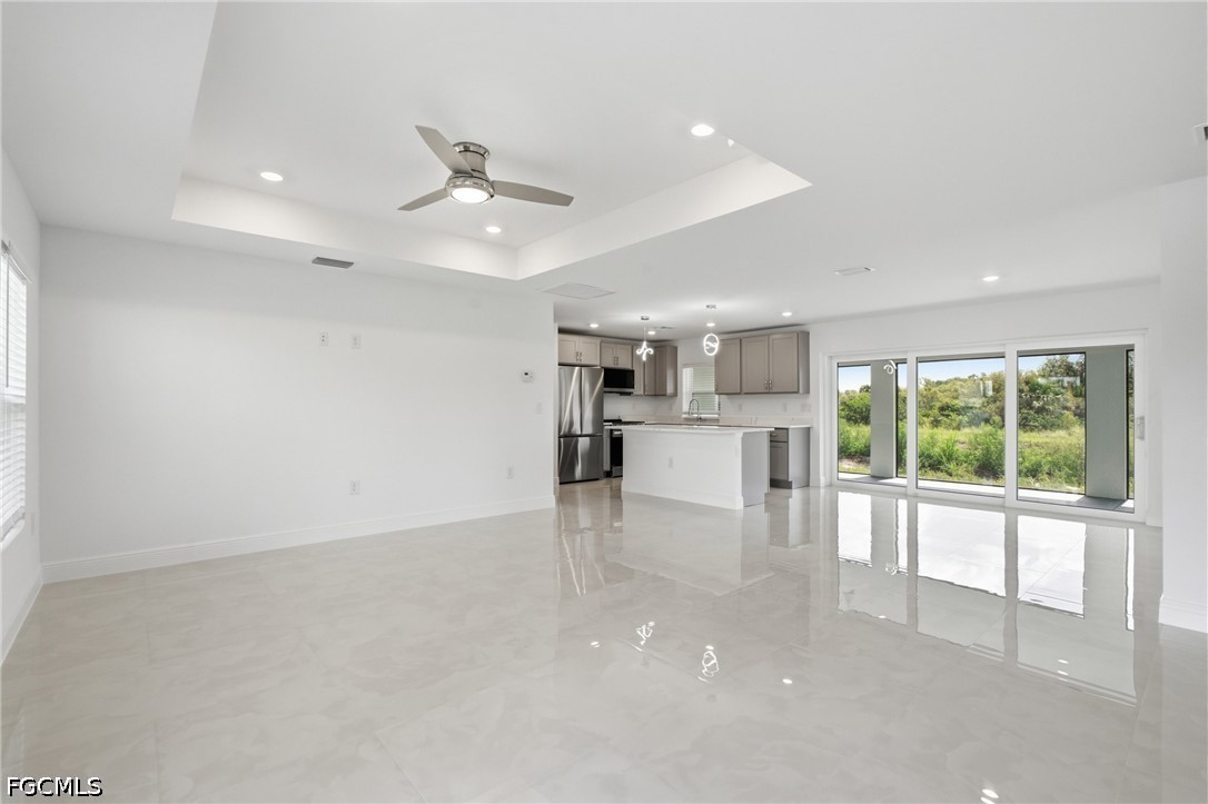 3 Bed SingleFamilyResidence for Sale in Lehigh Acres, photo 4