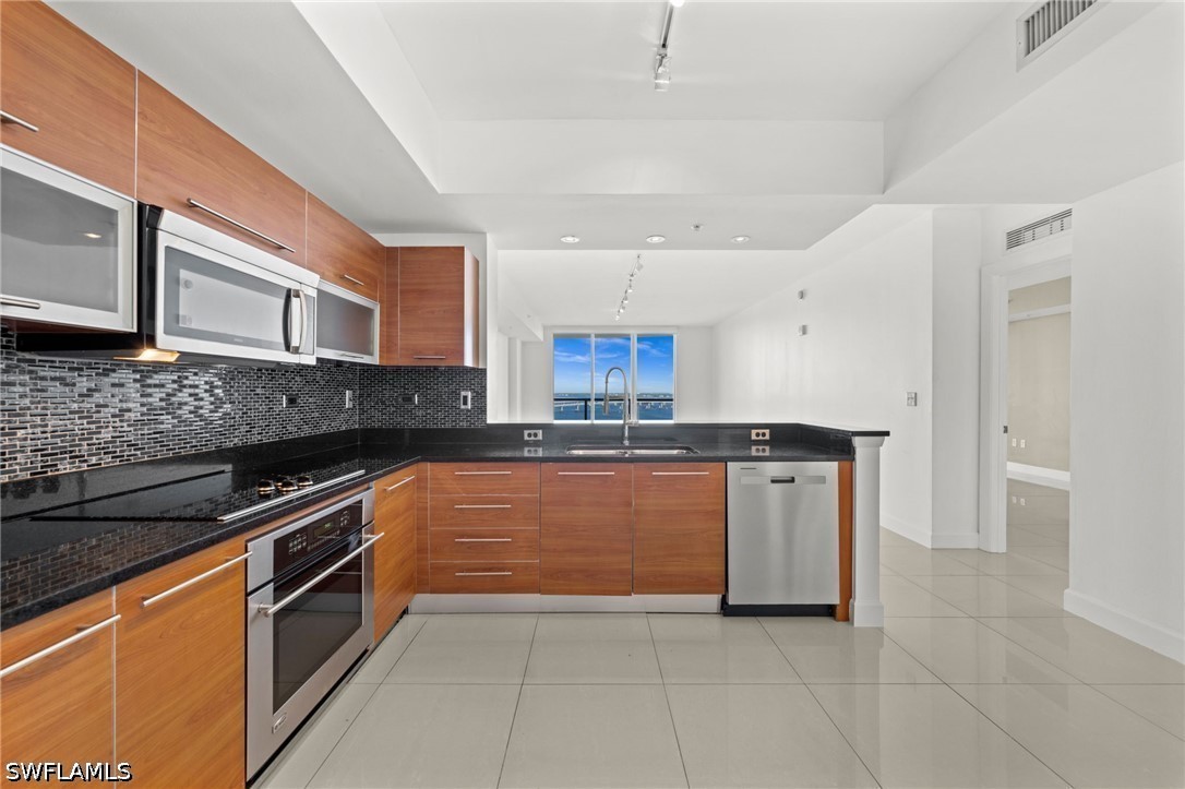 2 Bed Waterfront Home for Sale in Oasis, photo 4