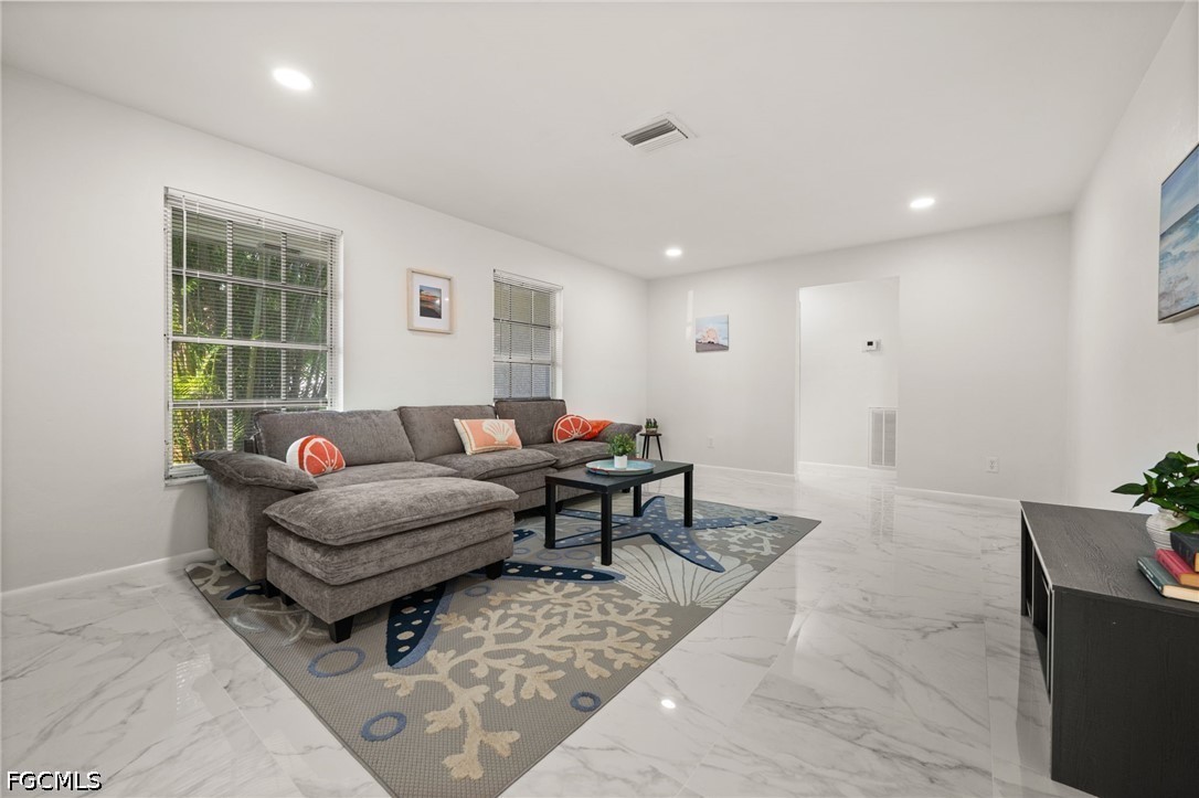 3 Bed SingleFamilyResidence for Sale in Cape Coral, photo 4