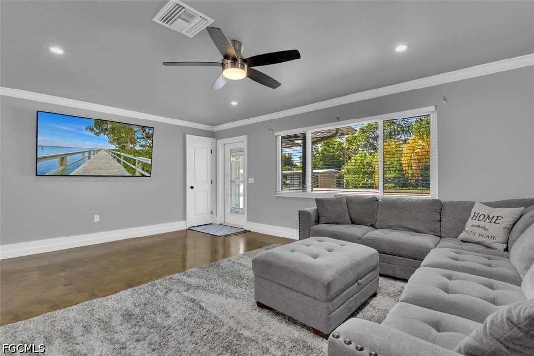 3 Bed Pool Home for Sale in Fort Myers Villas, photo 4