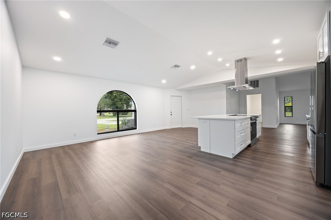 3 Bed Pool Home for Sale in Cape Coral, photo 4