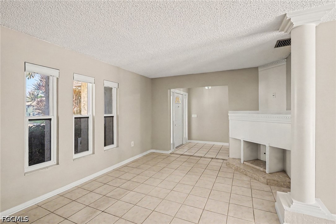3 Bed Pool Home for Sale in Cape Coral, photo 4