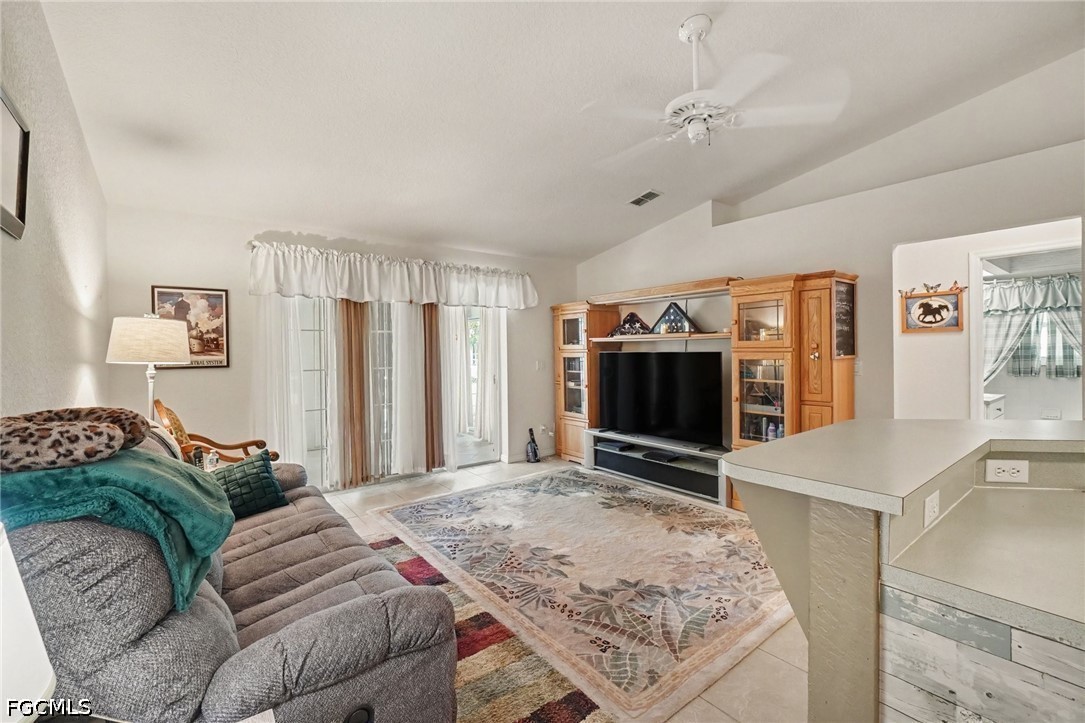 3 Bed Pool Home for Sale in Cape Coral, photo 4