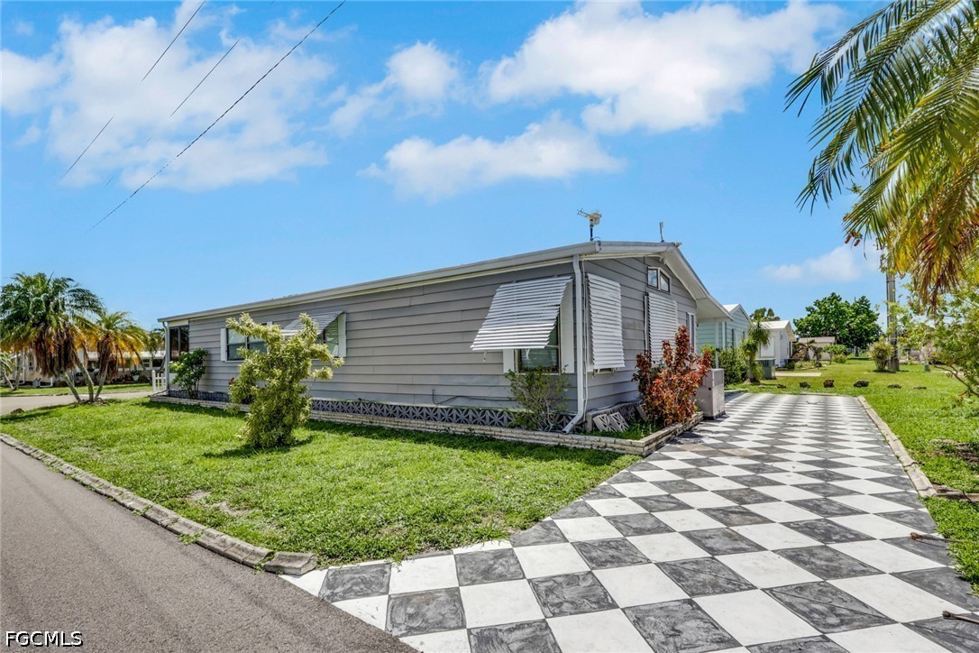 2 Bed ManufacturedHome for Sale in Tamiami Village, photo 4