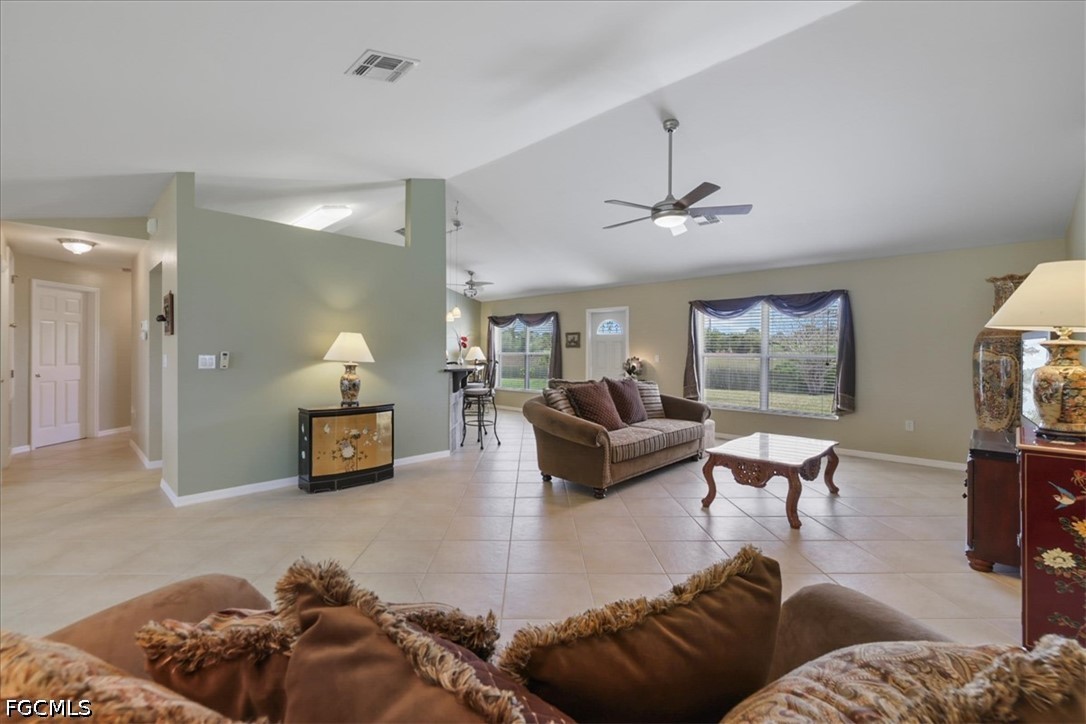 3 Bed SingleFamilyResidence for Sale in Town Lakes, photo 4
