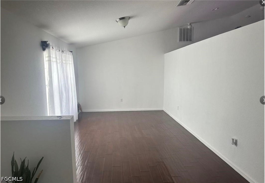 3 Bed SingleFamilyResidence for Sale in Cape Coral, photo 4
