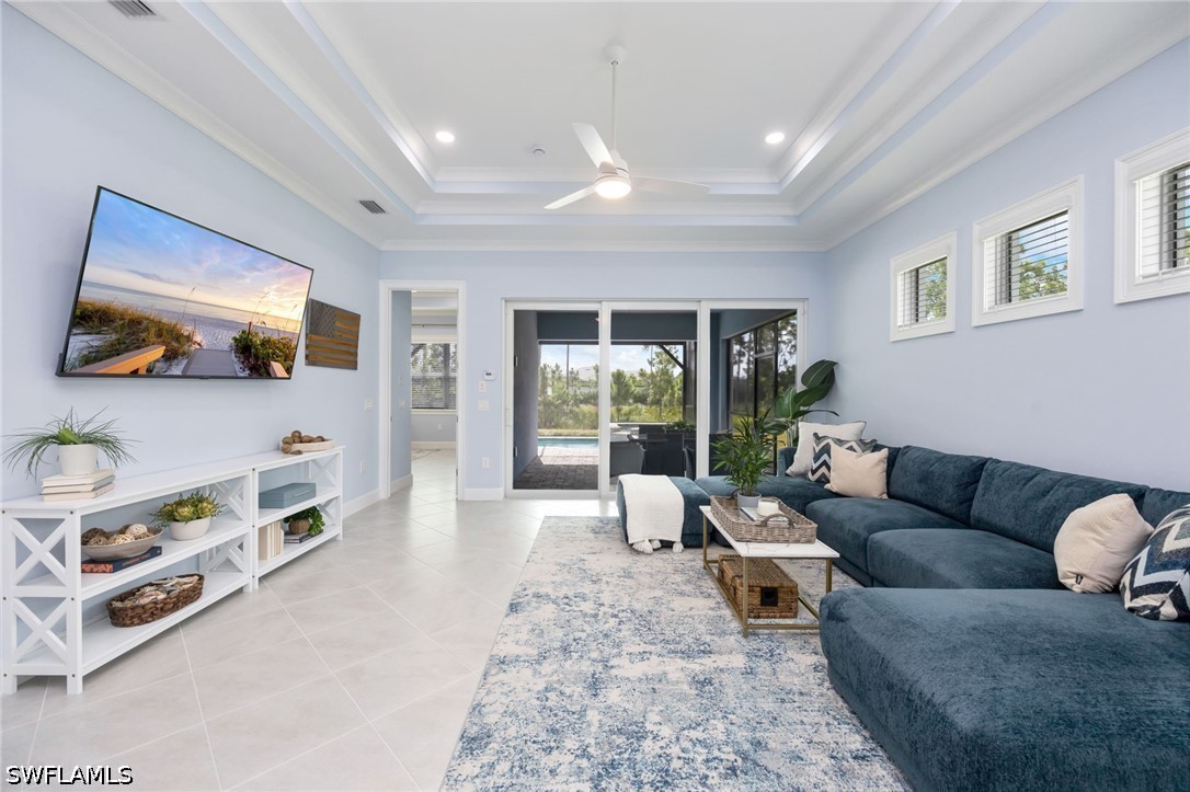 3 Bed Pool Home for Sale in Naples, photo 4