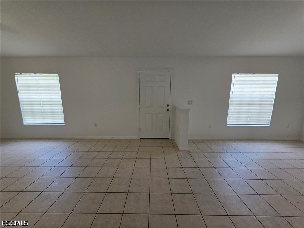 3 Bed SingleFamilyResidence for Sale in Cape Coral, photo 4