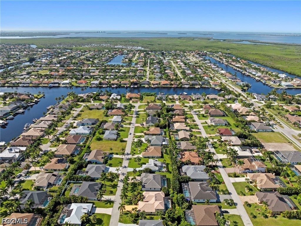 3 Bed Pool Home for Sale in Cape Coral, photo 4