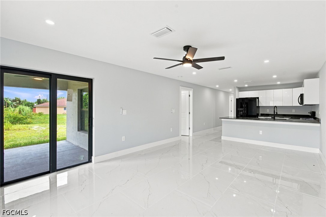 3 Bed Attached for Sale in Lehigh Acres, photo 4