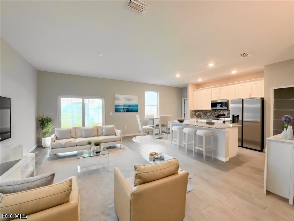 3 Bed SingleFamilyResidence for Sale in Cape Coral, photo 4