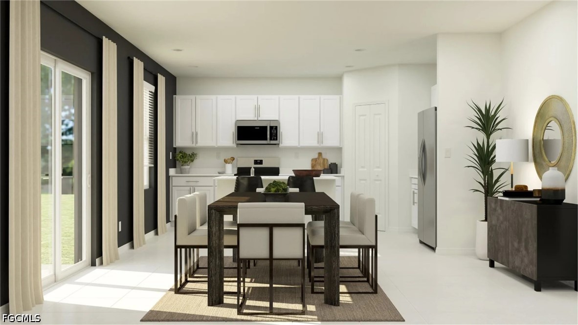 5 Bed SingleFamilyResidence for Sale in Mirror Lakes, photo 4