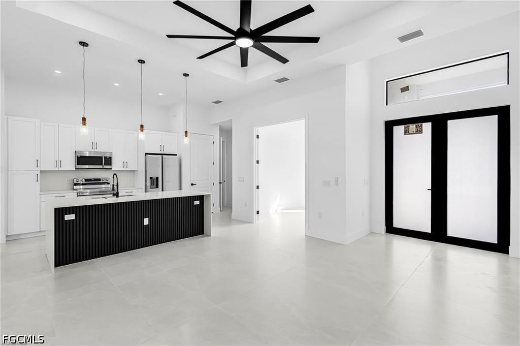 4 Bed SingleFamilyResidence for Sale in Cape Coral, photo 4