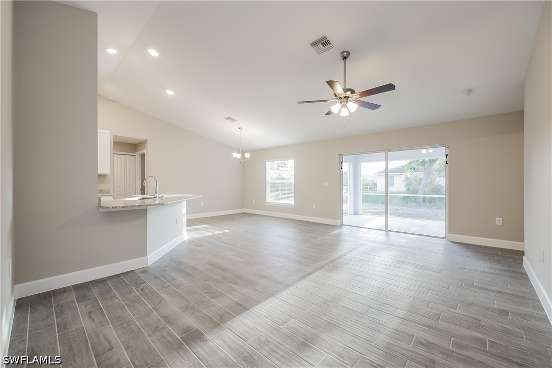 3 Bed SingleFamilyResidence for Sale in Lehigh Acres, photo 4