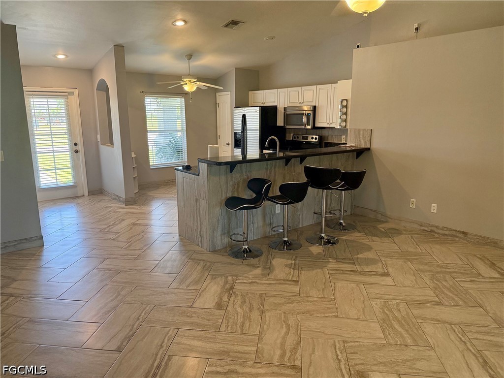 3 Bed SingleFamilyResidence for Sale in Cape Coral, photo 4