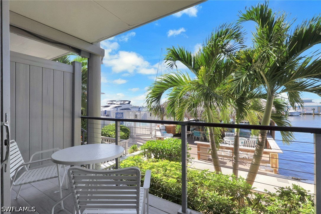 Waterfront Home for Sale in Cove Inn, photo 4