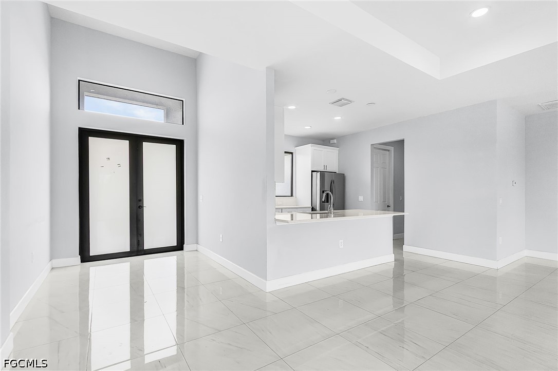 3 Bed SingleFamilyResidence for Sale in Cape Coral, photo 4