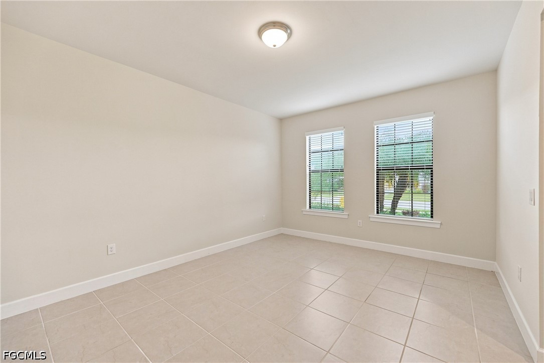 3 Bed Waterfront Home for Sale in Fort Myers, photo 4