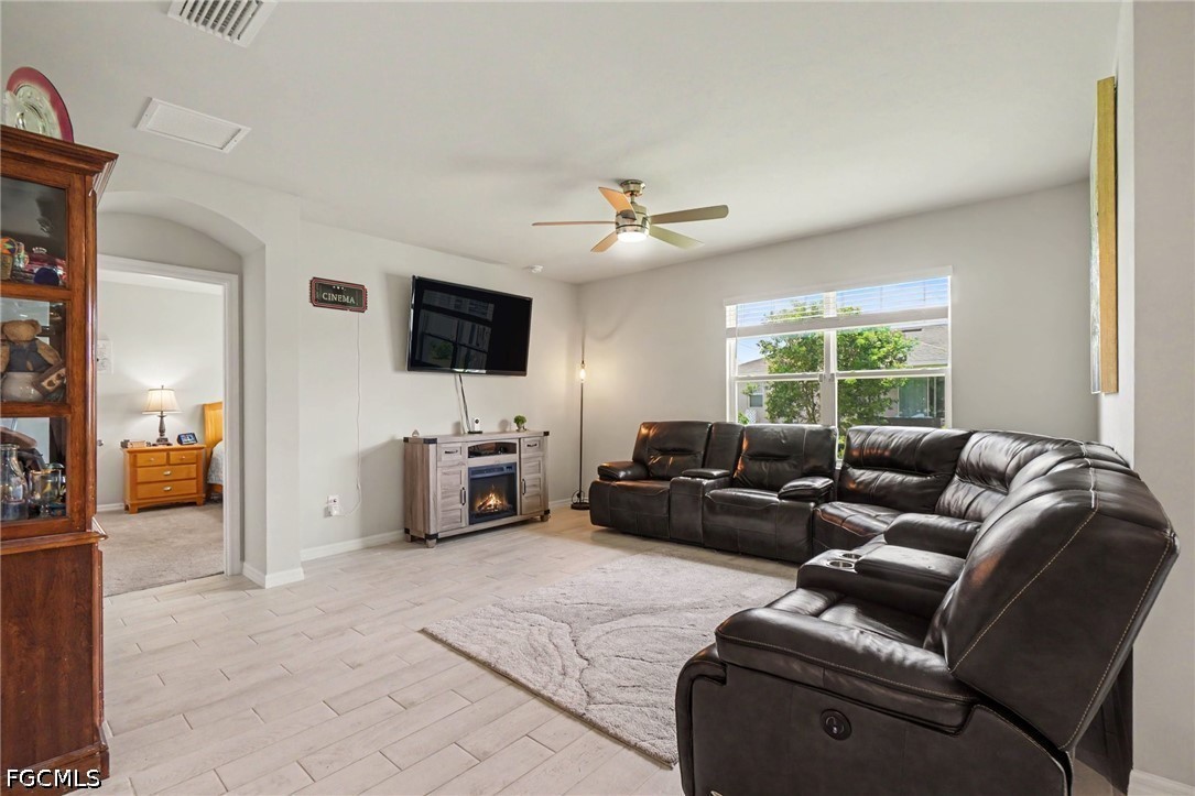 4 Bed SingleFamilyResidence for Sale in Cape Coral, photo 4