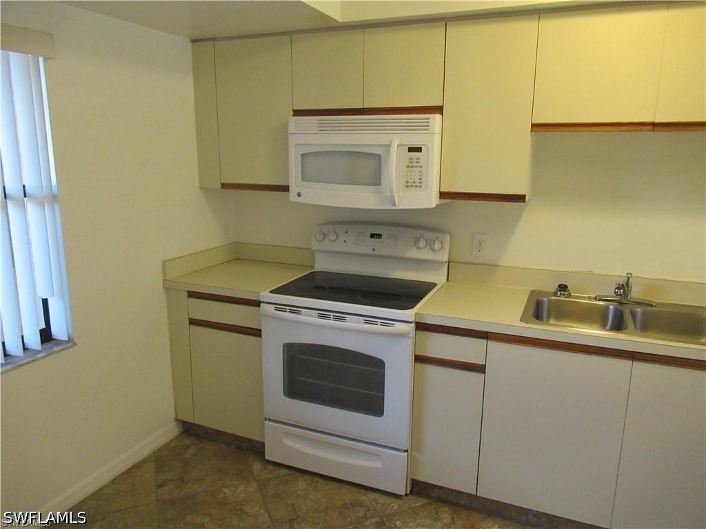 2 Bed Condominium for Sale in Bonita Springs, photo 4