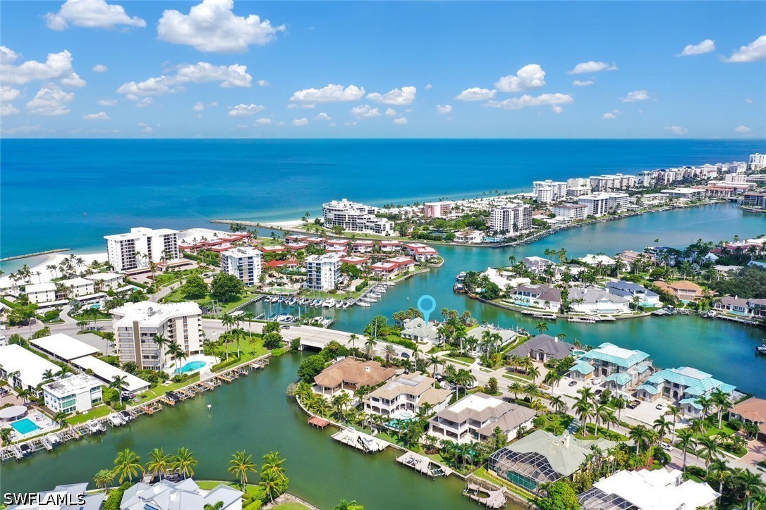 5 Bed Pool Home for Sale in Moorings, photo 4