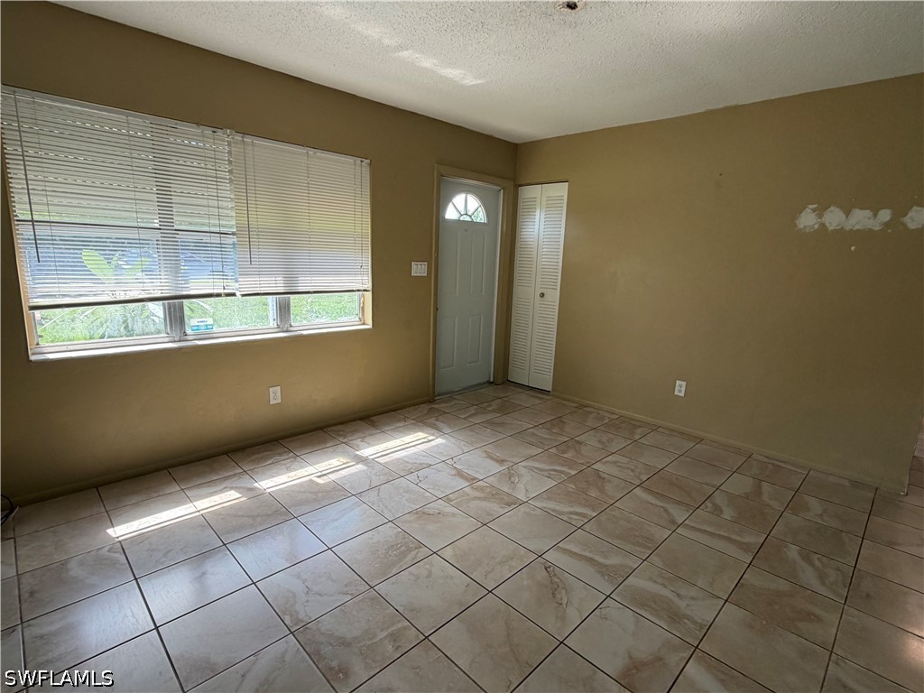1 Bed SingleFamilyResidence for Sale in Lehigh Acres, photo 4