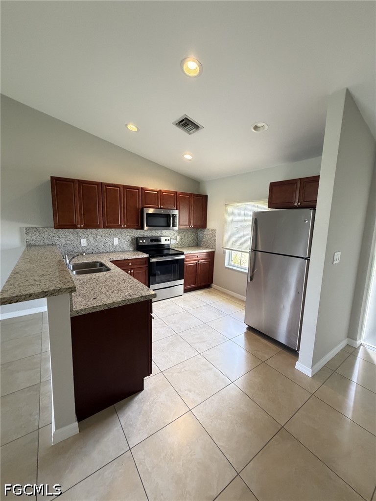 2 Bed Duplex for Sale in Cape Coral, photo 4