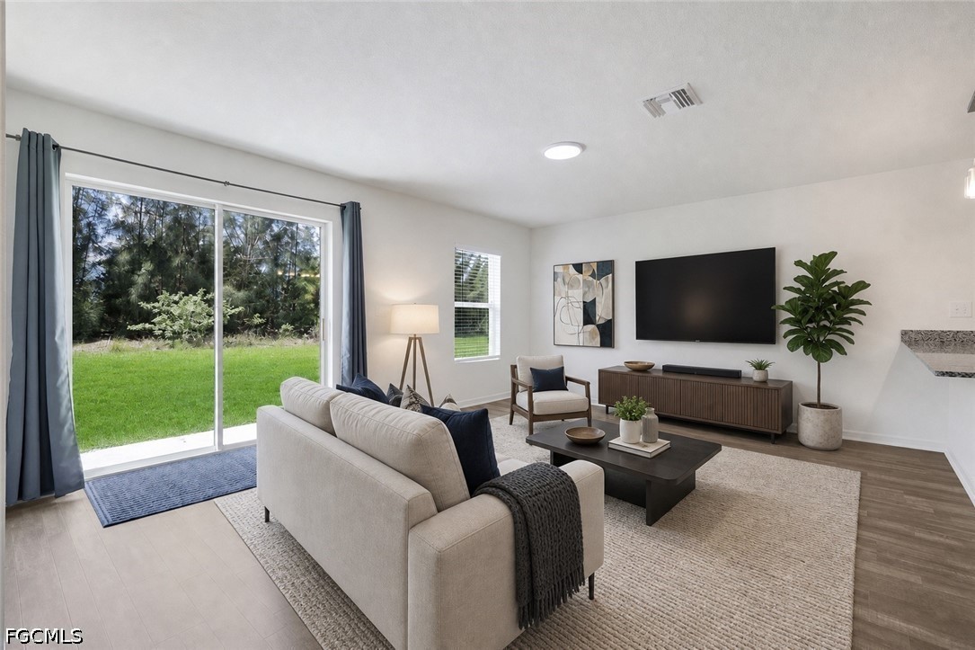 4 Bed SingleFamilyResidence for Sale in Cape Coral, photo 4
