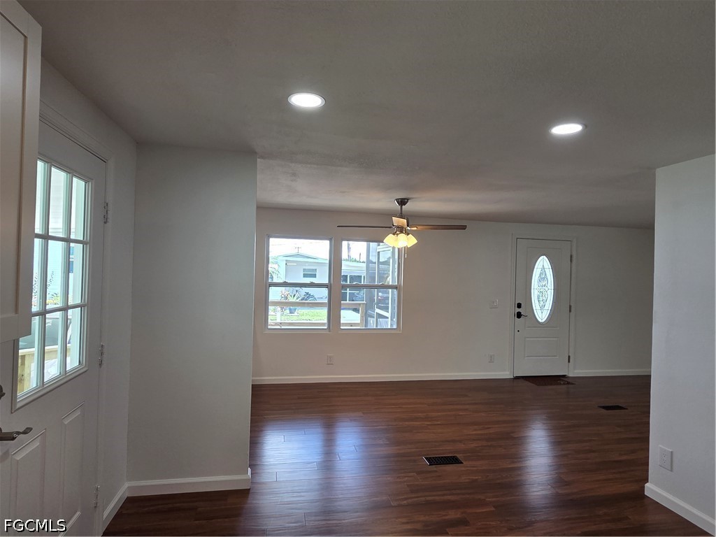 2 Bed ManufacturedHome for Sale in North Fort Myers, photo 4