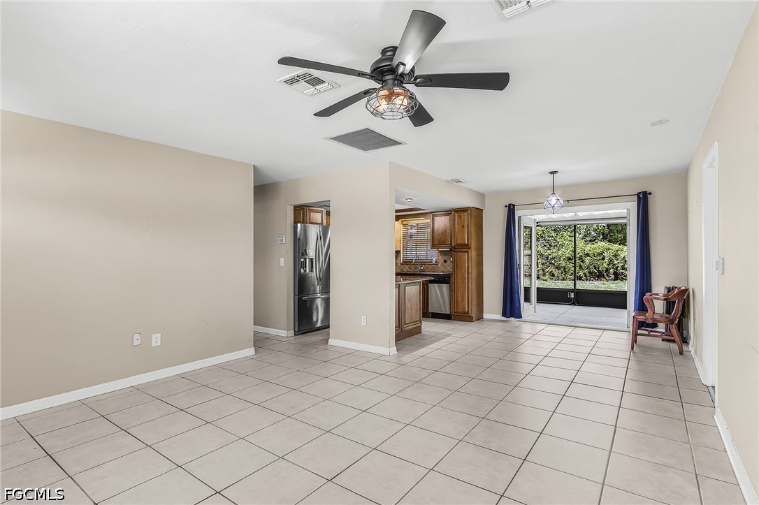3 Bed SingleFamilyResidence for Sale in Fort Myers, photo 4