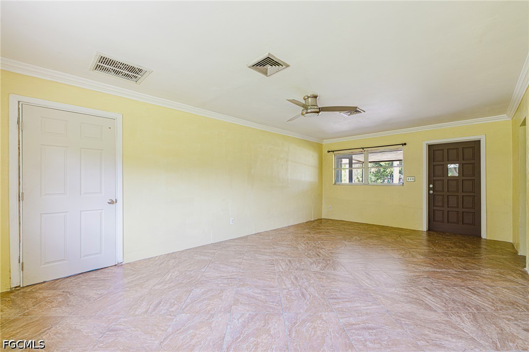 3 Bed SingleFamilyResidence for Sale in Fort Myers, photo 4