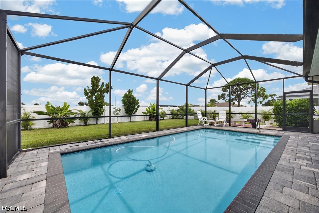 3 Bed Pool Home for Sale in Cape Coral, photo 4