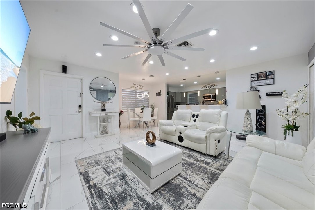 4 Bed SingleFamilyResidence for Sale in Lehigh Acres, photo 4