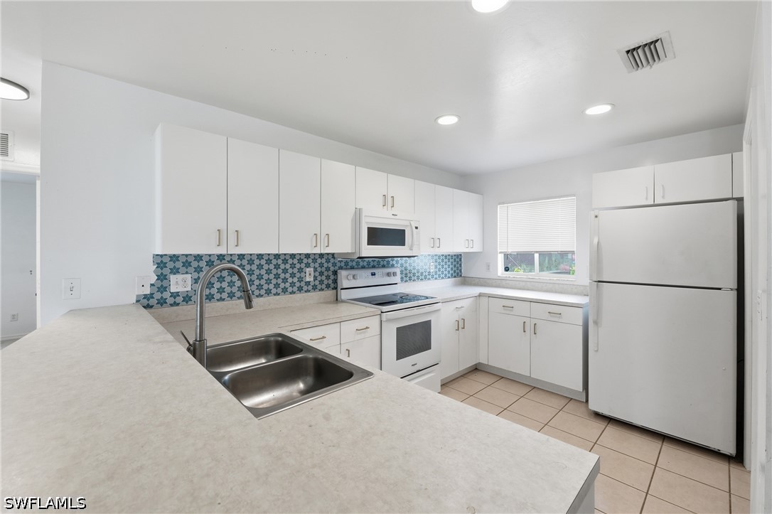 3 Bed SingleFamilyResidence for Sale in Cape Coral, photo 4