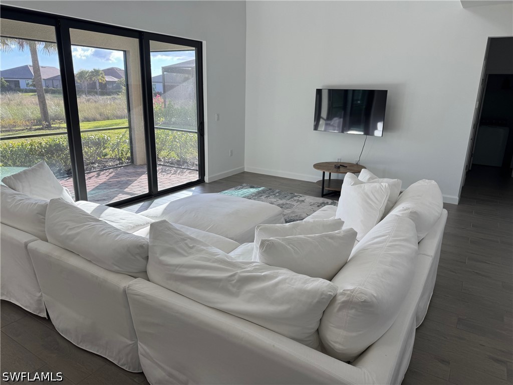 5 Bed SingleFamilyResidence for Sale in Estero, photo 4
