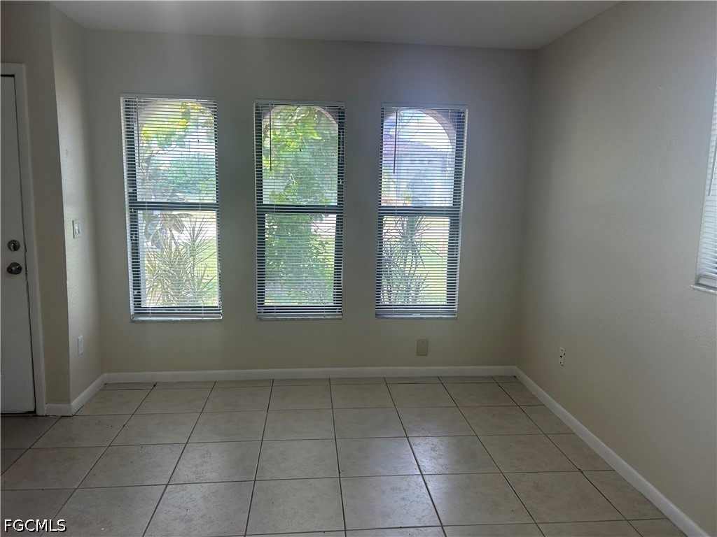 3 Bed Duplex for Sale in Cape Coral, photo 4