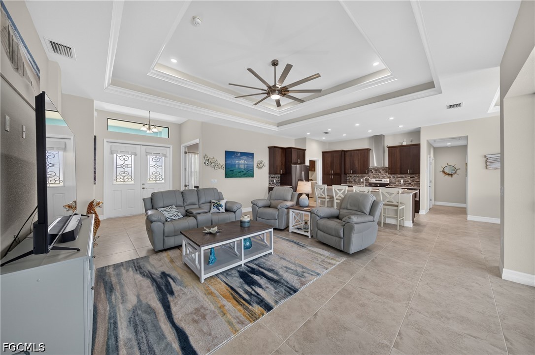3 Bed Pool Home for Sale in Cape Coral, photo 4