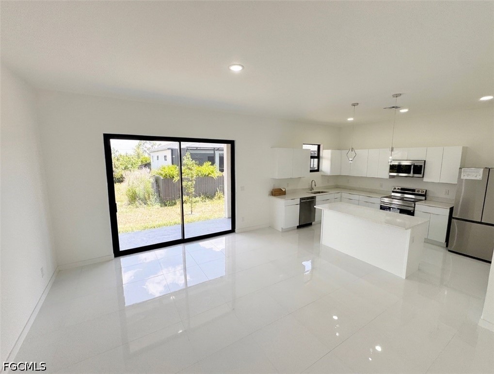 4 Bed SingleFamilyResidence for Sale in Cape Coral, photo 4