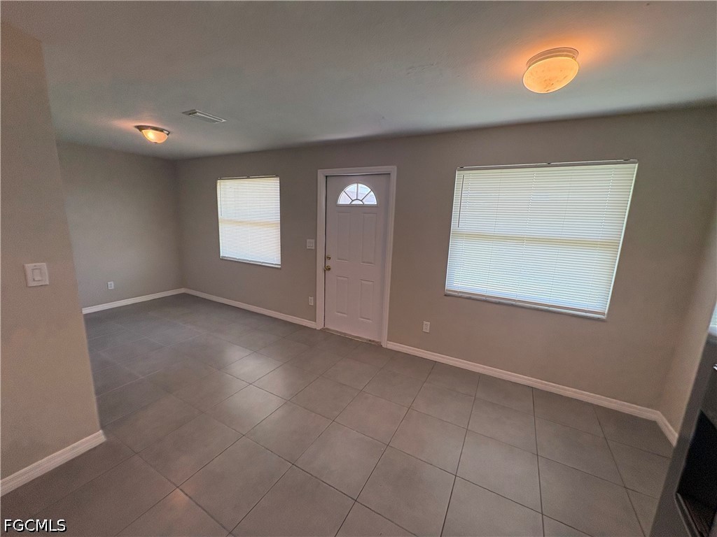 3 Bed Triplex for Sale in Fort Myers, photo 4
