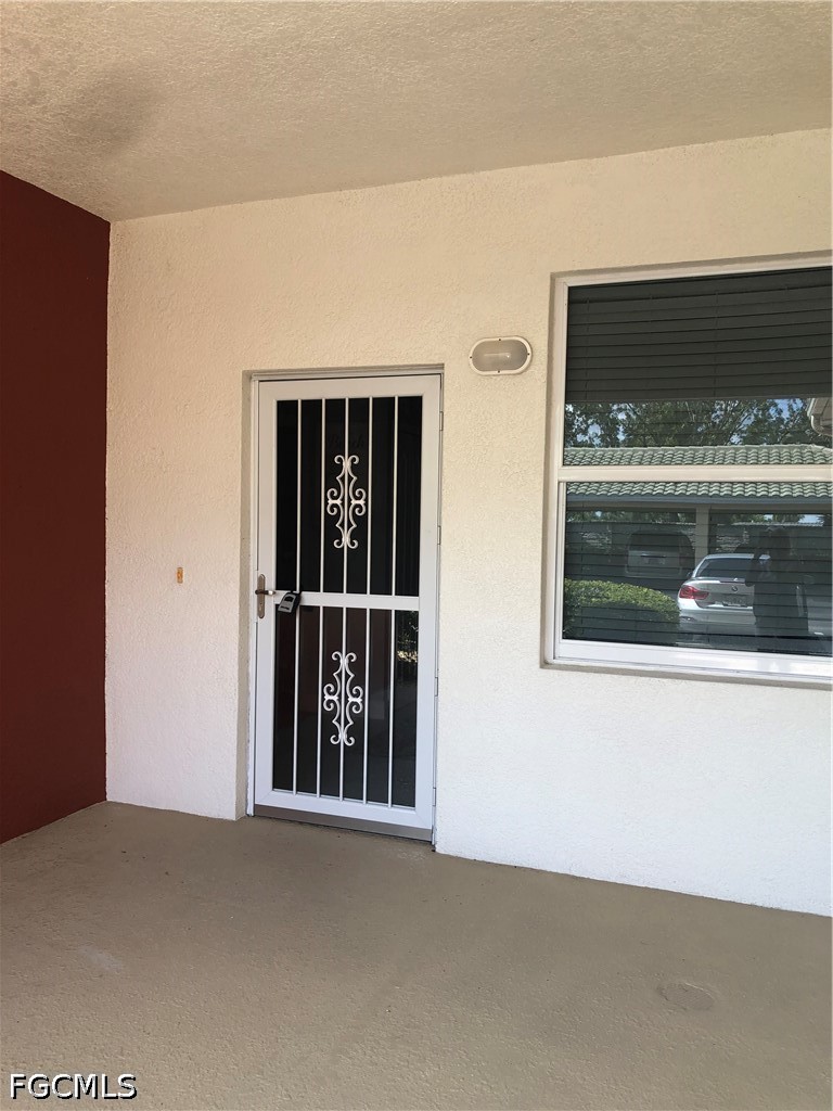 3 Bed Waterfront Home for Sale in Fort Myers, photo 4
